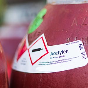 Acetylene, 20 litre gas filling ( only possible with proprietary cylinders ) Approx. dimensions: Height 96cm | Gas filling in exchange